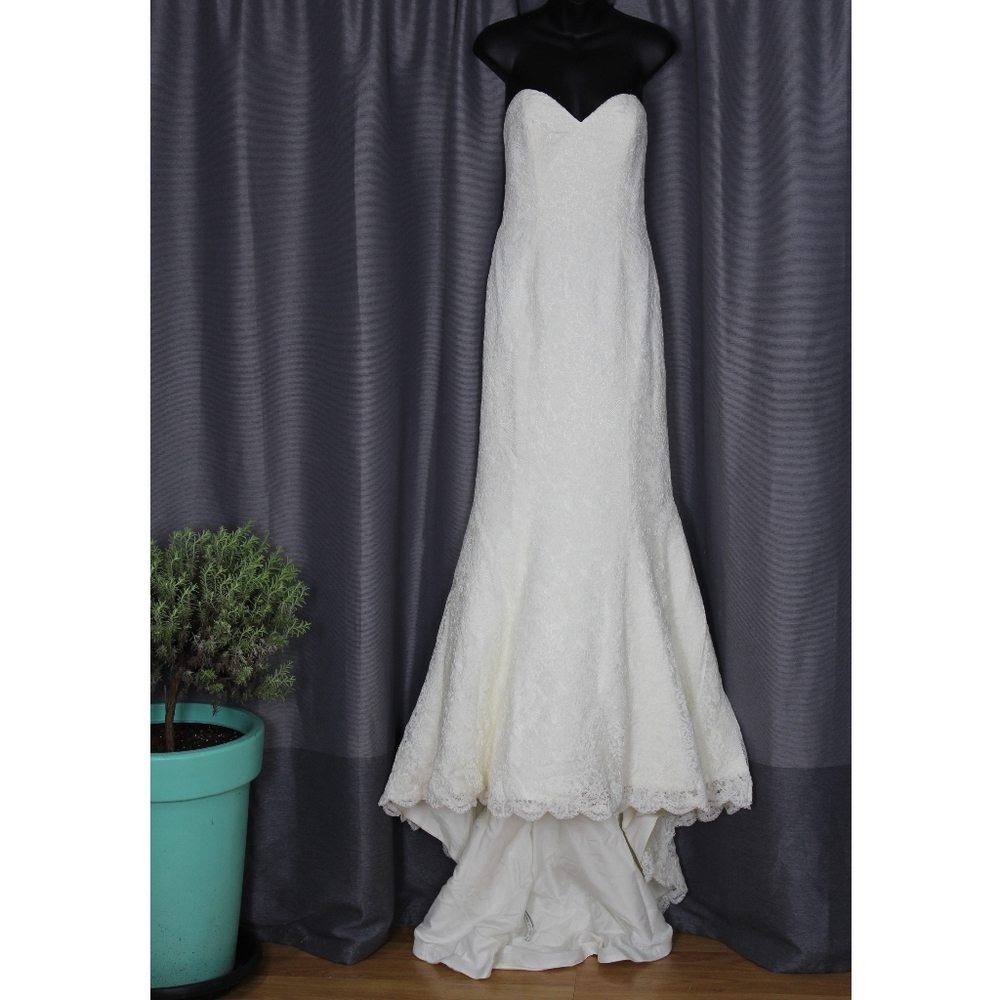 ALFRED ANGELO Strapless Sweetheart Lace Bridal Gown in Ivory